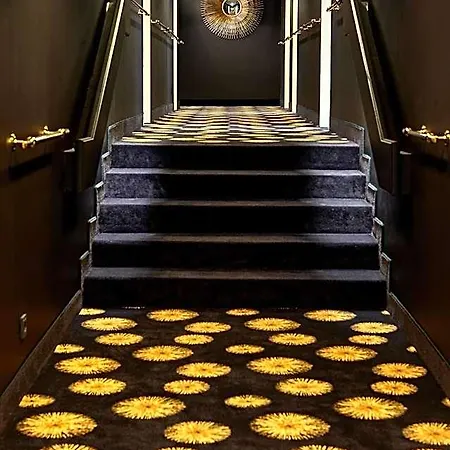 Otel Carls 4*